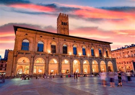 ‭Giulio Veronesi‬, Piazza Re Enzo 1/h 40125 Bologna